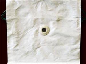 在安裝過程中，應(yīng)注意工業(yè)濾布和濾板之間沒有異物或大的污泥顆粒